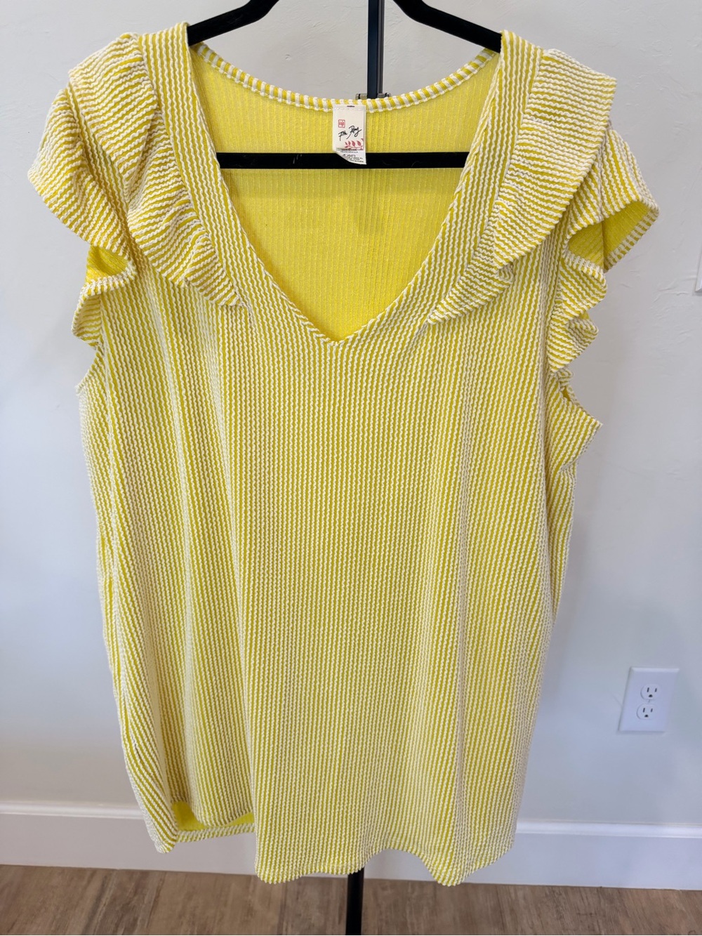 7th Ray Yellow and White Ribbed V-Neck Knit Top